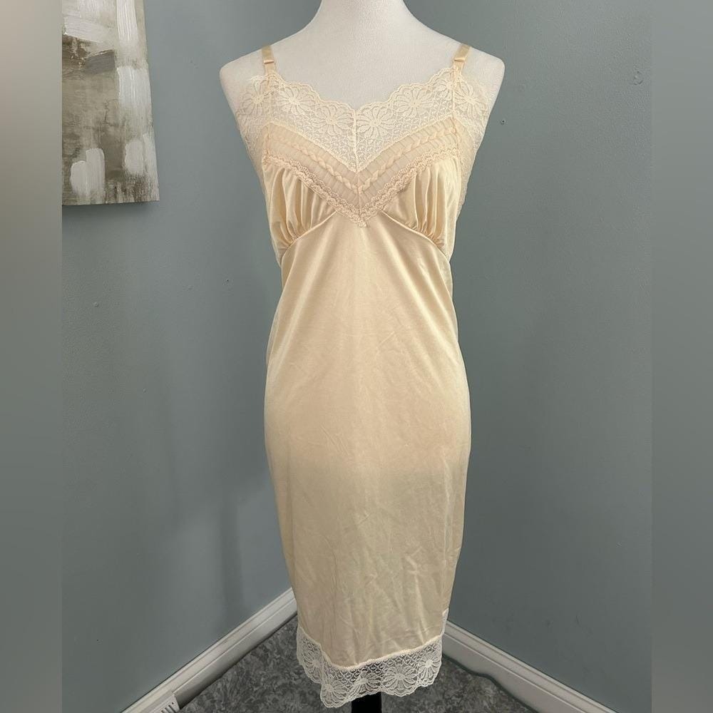 VTG Full Slip Dress Womens Peach Floral Lace Trim Bodice Sleeveless Undergarment